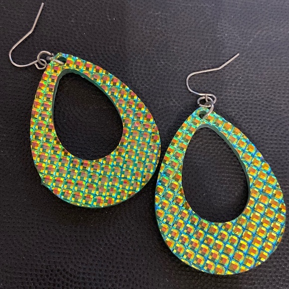 Set of 2 Acrylic Boho Dangling pierced Earrings - Picture 4 of 12